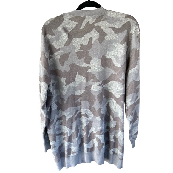 Lane Bryant Women’s Plus Size Gray Camo Button Up Sweater Cardigan Size 3X - Picture 2 of 6